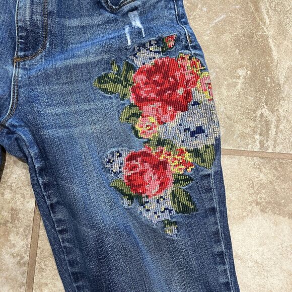 Kut from the Kloth Reese Ankle Jeans Size 4 – Floral Embroidered Denim - Picture 14 of 16